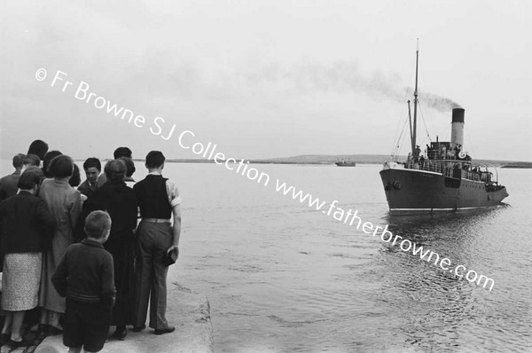 FERRY RETURNING TO MAINLAND